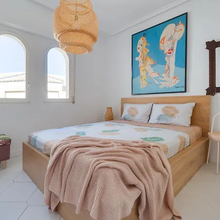 Flamenco Penthouse Sea View & Swimming Pool Apartment *