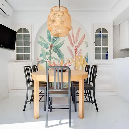 Flamenco Penthouse Sea View & Swimming Pool Апартаменты *