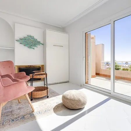 Апартаменты Flamenco Penthouse Sea View & Swimming Pool